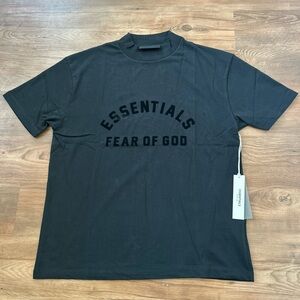 New Authentic Fear of God Essentials Men's Jet Black Logo T-Shirt SS22 Size S